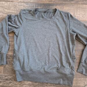 #611 GAIAM Women's Gray Crewneck Sweatshirt